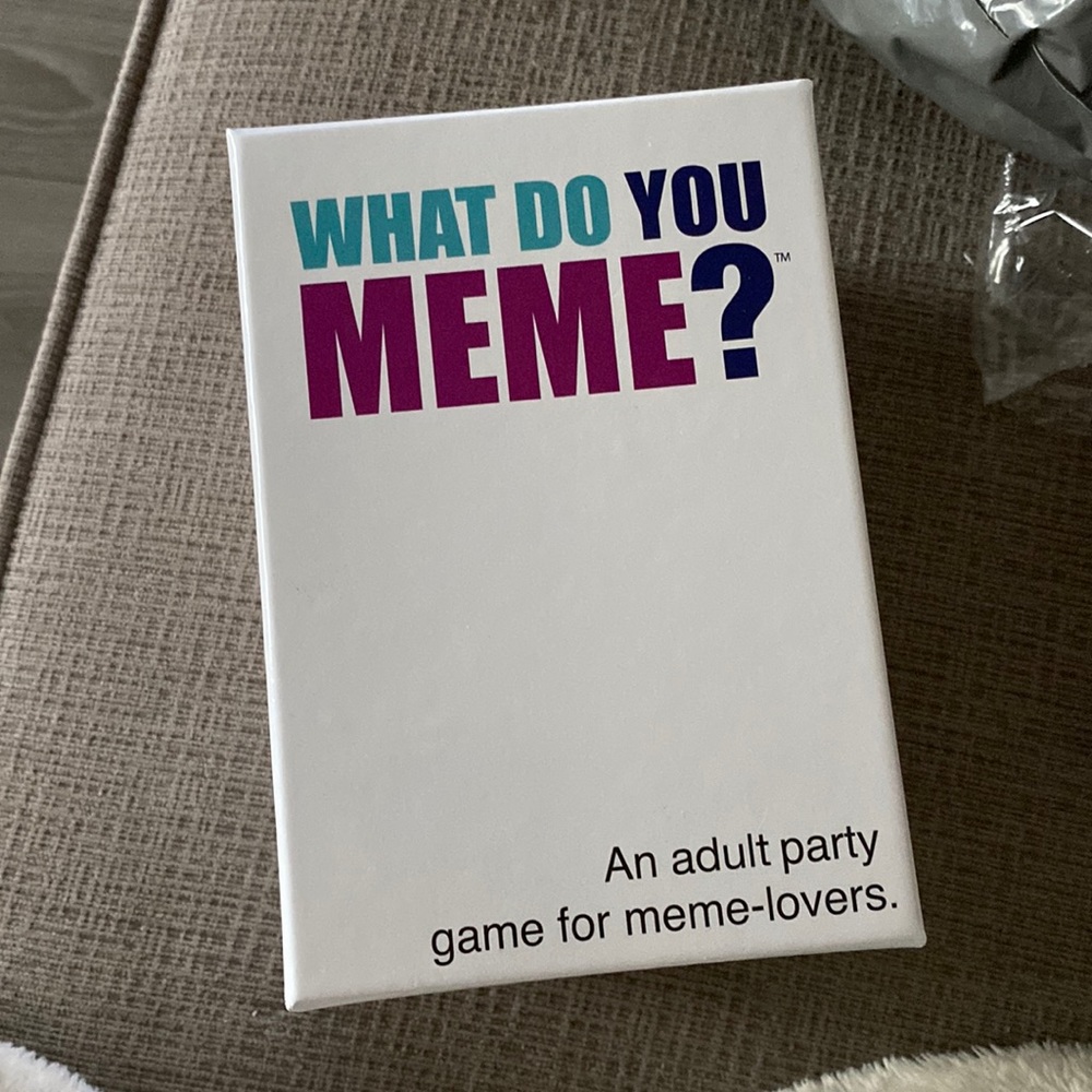 What Do You Meme? (GAME)